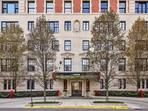 2430 N Lakeview Ave #11-12N, Chicago, IL 60614