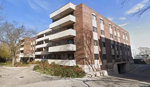 9244 Gross Point Rd #302, Skokie, IL 60077