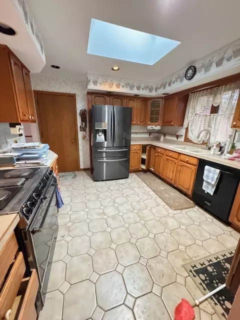 313 N Green St, Mchenry, IL 60050 photo 2