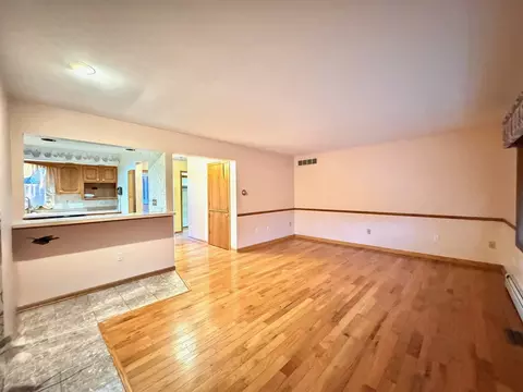 313 N Green St, Mchenry, IL 60050 photo 4