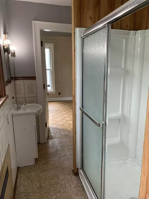 Bath - 537 E Chicago St, Elgin, IL 60120 photo 2 of 3