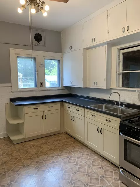 Kitchen - 537 E Chicago St, Elgin, IL 60120 photo 2 of 3