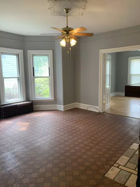 Living - 537 E Chicago St, Elgin, IL 60120 photo 1 of 9