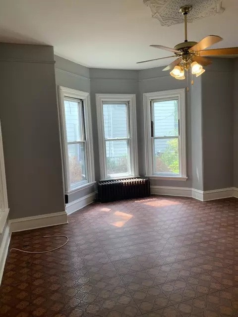 Living - 537 E Chicago St, Elgin, IL 60120 photo 2 of 9