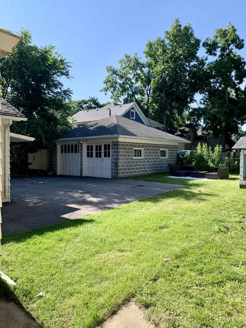 Exterior - 537 E Chicago St, Elgin, IL 60120 photo 4 of 5