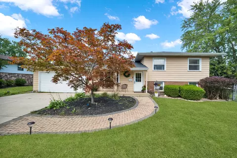9248 Oak St, Orland Park, IL 60462