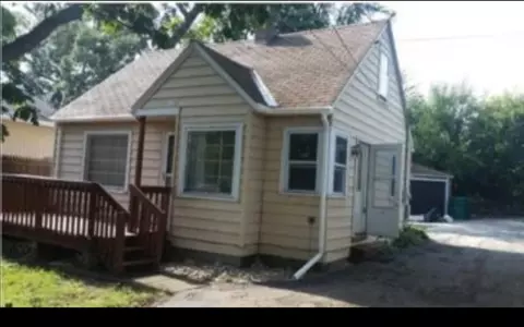 332 E Clarendon Dr, Round Lake Beach, IL 60073