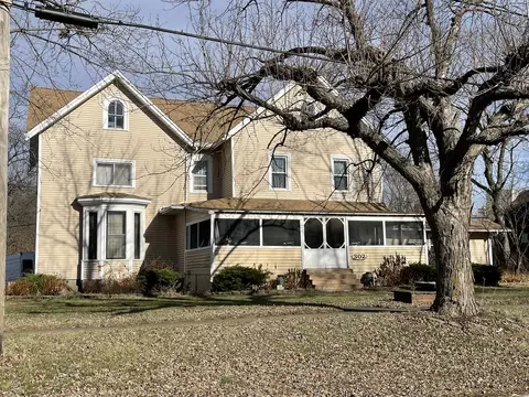 302 E Church St, Utica, IL 61373