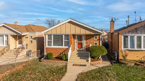 7725 Mayfield Ave, Burbank, IL 60459