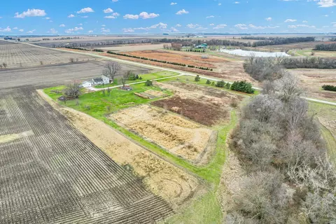 1864 N 1400 East Rd, Roberts, IL 60962
