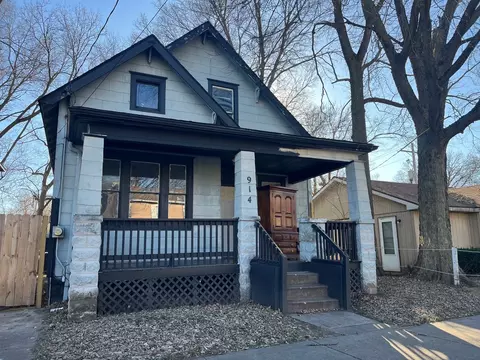914 W 3rd St, Peoria, IL 61605