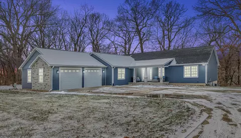 1800 Walden Dr, Monticello, IL 61856