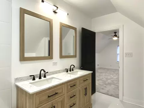 Bath - Undisclosed, Chicago, IL 60628 photo 2 of 8
