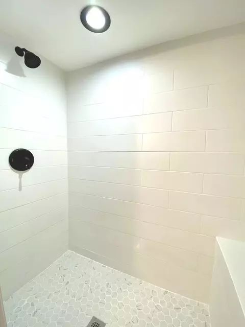 Bath - Undisclosed, Chicago, IL 60628 photo 8 of 8