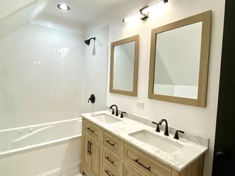 Bath - Undisclosed, Chicago, IL 60628 photo 1 of 8