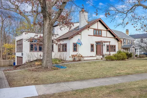 1537 Sheridan Rd, Highland Park, IL 60035