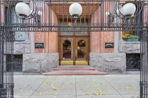 2800 N Pine Grove Ave #7K, Chicago, IL 60657