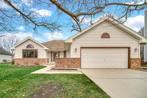 2420 Harbor Ct, Aurora, IL 60504
