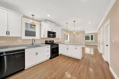 Kitchen - 7725 S Roberts Rd, Bridgeview, IL 60455 photo 1 of 1