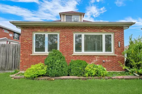 7725 S Roberts Rd, Bridgeview, IL 60455