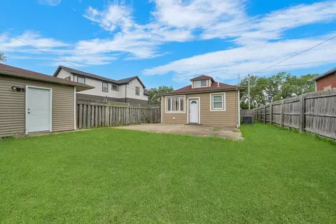 Exterior - 7725 S Roberts Rd, Bridgeview, IL 60455 photo 2 of 3