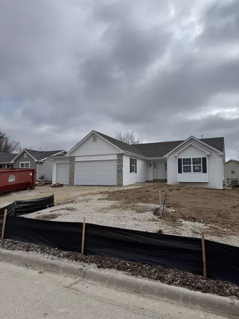 444 Live Oak Ln, Poplar Grove, IL 61065