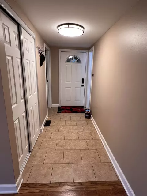 Entry Way - 525 Olive St, Hoffman Estates, IL 60169 photo 1 of 3