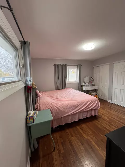 Bedroom - 525 Olive St, Hoffman Estates, IL 60169 photo 2 of 5
