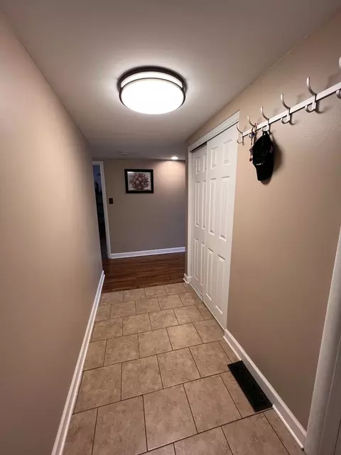 Entry Way - 525 Olive St, Hoffman Estates, IL 60169 photo 2 of 3