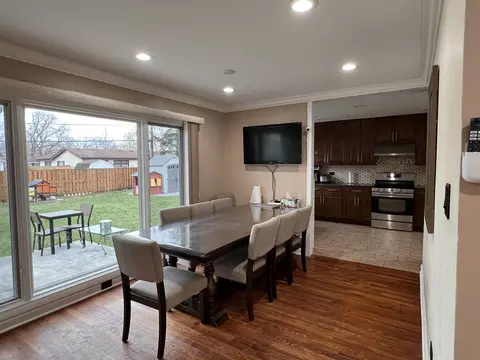 Dining - 525 Olive St, Hoffman Estates, IL 60169 photo 1 of 1