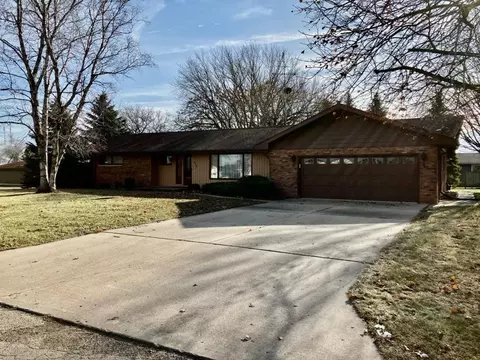 609 E Webster St, Polo, IL 61064