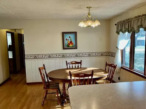 609 E Webster St, Polo, IL 61064 photo 4