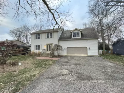 7614 E Maplewood Dr, Wonder Lake, IL 60097
