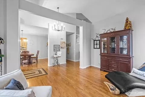 5425 Nicholson Dr, Hoffman Estates, IL 60192 photo 7