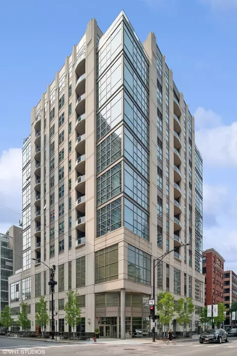 150 W Superior St #1004, Chicago, IL 60654