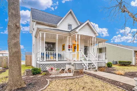 110 E Daggy St, Tuscola, IL 61953