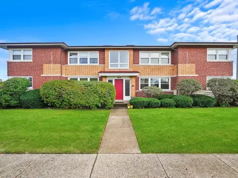 10351 Dickens St #1W, Westchester, IL 60154