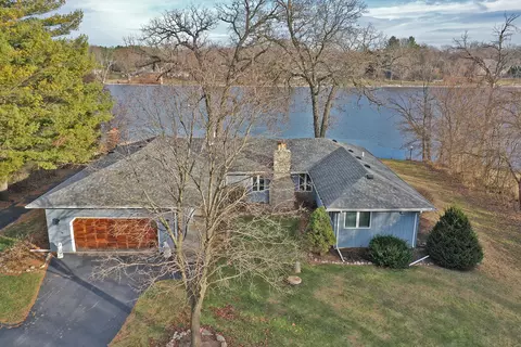 8001 Beach Dr, Rockford, IL 61103