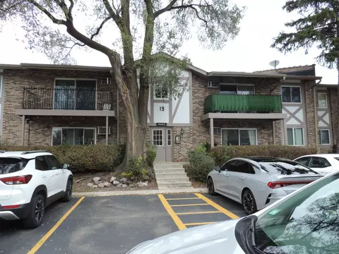 9 S180 Lake Dr #19B-105, Willowbrook, IL 60527