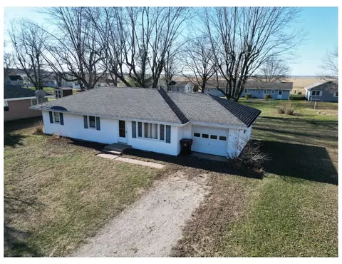2313 N State Route 1, Watseka, IL 60970