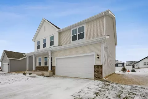 510 N Sycamore St, Hinckley, IL 60520