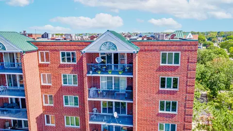 8560 W Foster Ave #703, Norridge, IL 60706