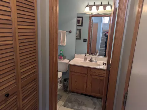 Bath - 21431 Franklin Cir, Plainfield, IL 60544 photo 1 of 4