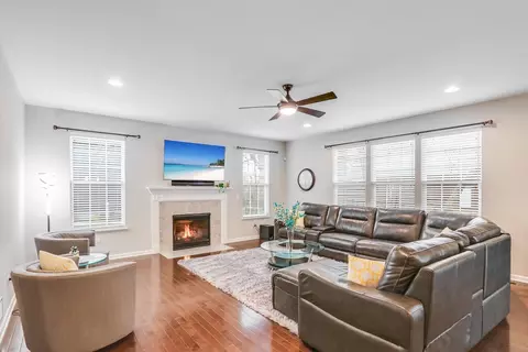 1652 Bur Oak Dr, Hoffman Estates, IL 60192 photo 16