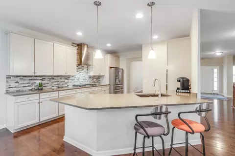 1652 Bur Oak Dr, Hoffman Estates, IL 60192 photo 9
