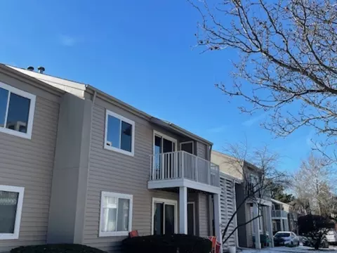 42 N Park Ave #8, Lombard, IL 60148