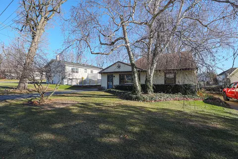 89 Bridgewood Dr, Antioch, IL 60002