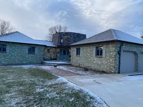 316 Marquette St, Spring Valley, IL 61362 photo 2
