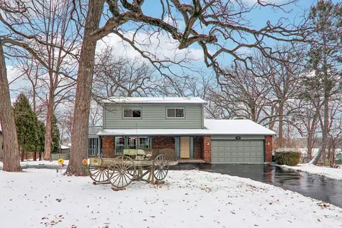 4919 Darlene Dr, Gurnee, IL 60031