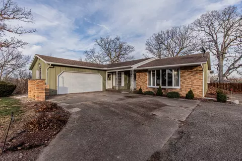111 Hazelwood Dr, Wyanet, IL 61379